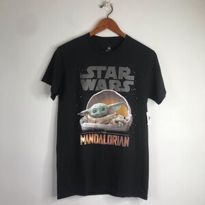 NWT Disney Parks Star Wars The Mandalorian Baby Yoda Graphic T-shirt Size Small